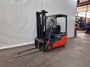 Toyota 8FBET16 1600kg Elektro Gabelstapler Zinkenversteller2