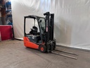 Toyota 8FBET16 1600kg Elektro Gabelstapler Zinkenversteller6