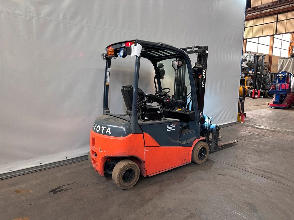 Toyota 8FBMT20 2Ton Elektro 4 Rad Gabelstapler Zinkenversteller 6