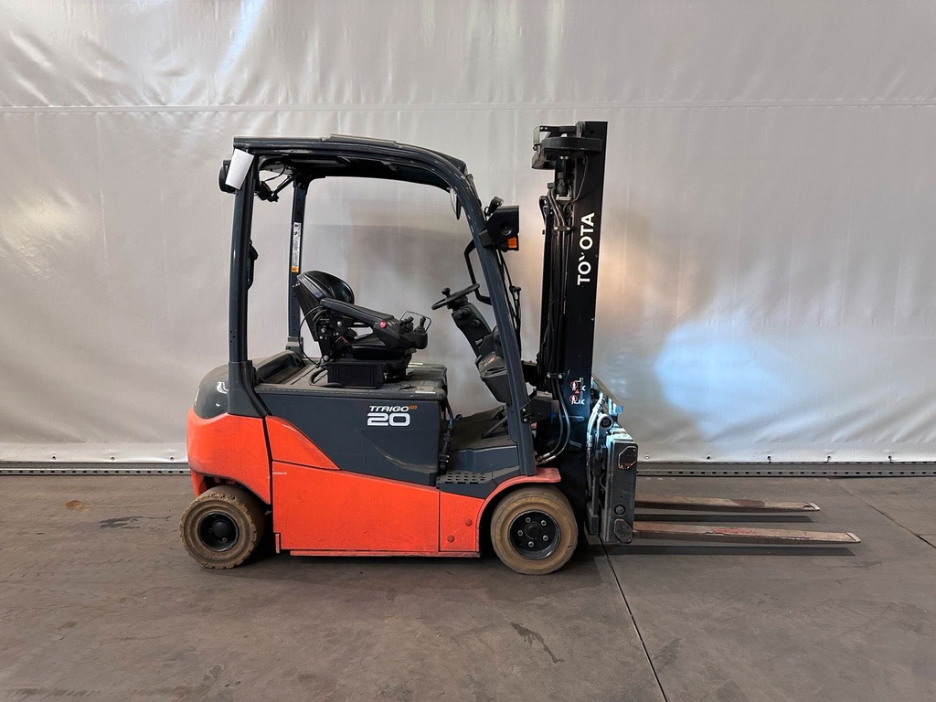 Toyota 8FBMT20 2Ton Elektro 4 Rad Gabelstapler Zinkenversteller 7